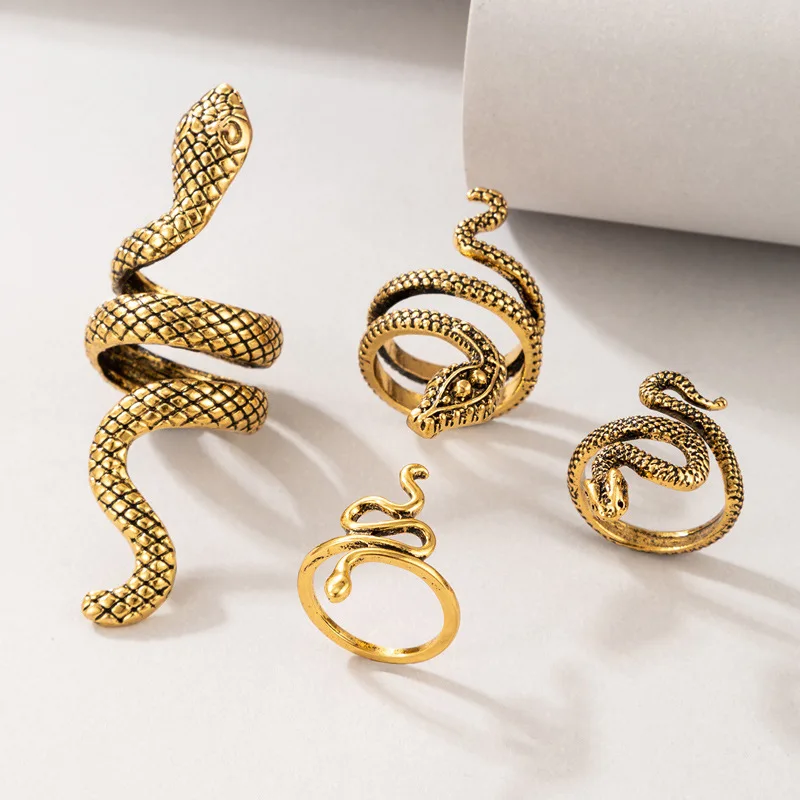 

4Pcs Exaggerated Retro Crown Geometric Joint Simple Snake Ring Set Women's Jewelry Set Trend Luxury Snake Rings Wild Gift