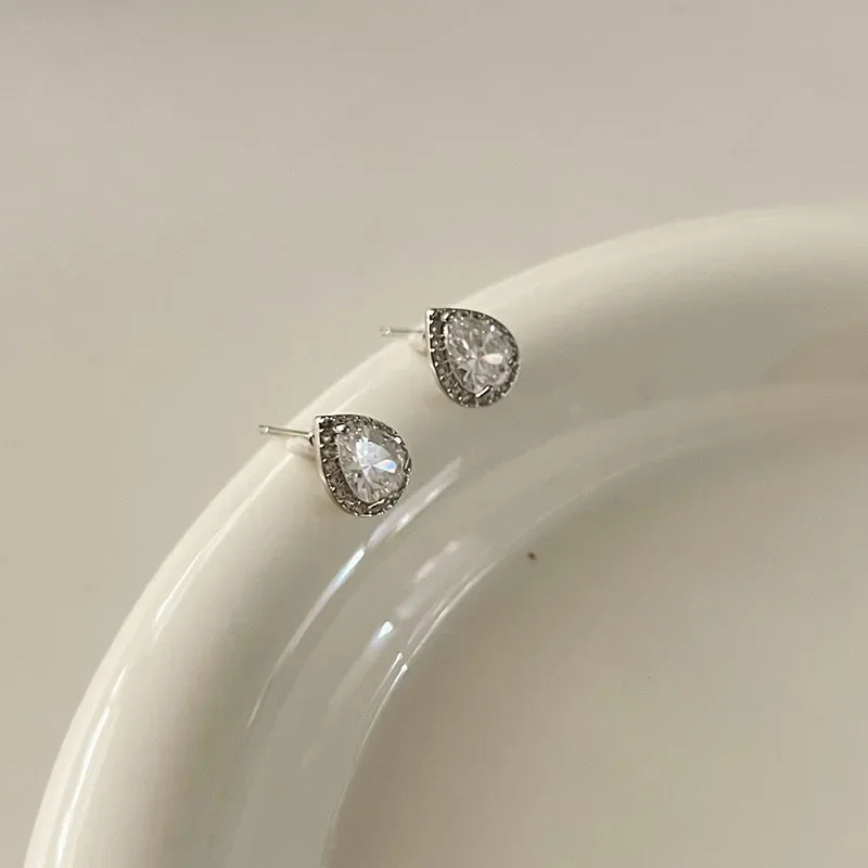 Классические серьги-гвоздики в форме искусственной кожи большие металлические с