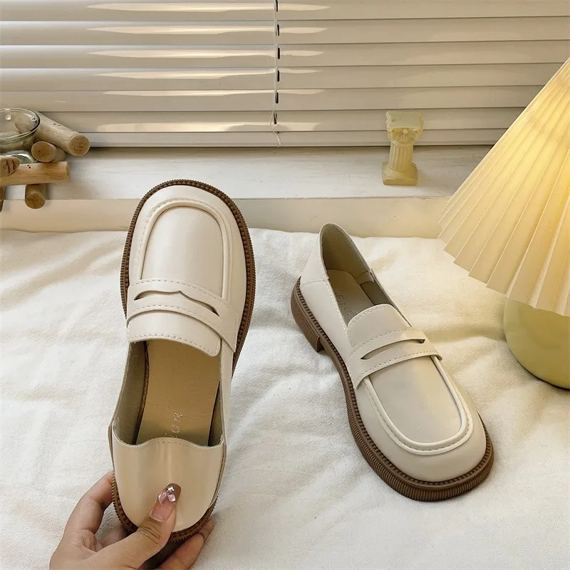 

Женские туфли с закрытым носком, Осенние повседневные женские кроссовки с круглым носком, оксфорды, модные туфли на плоской подошве в брита...