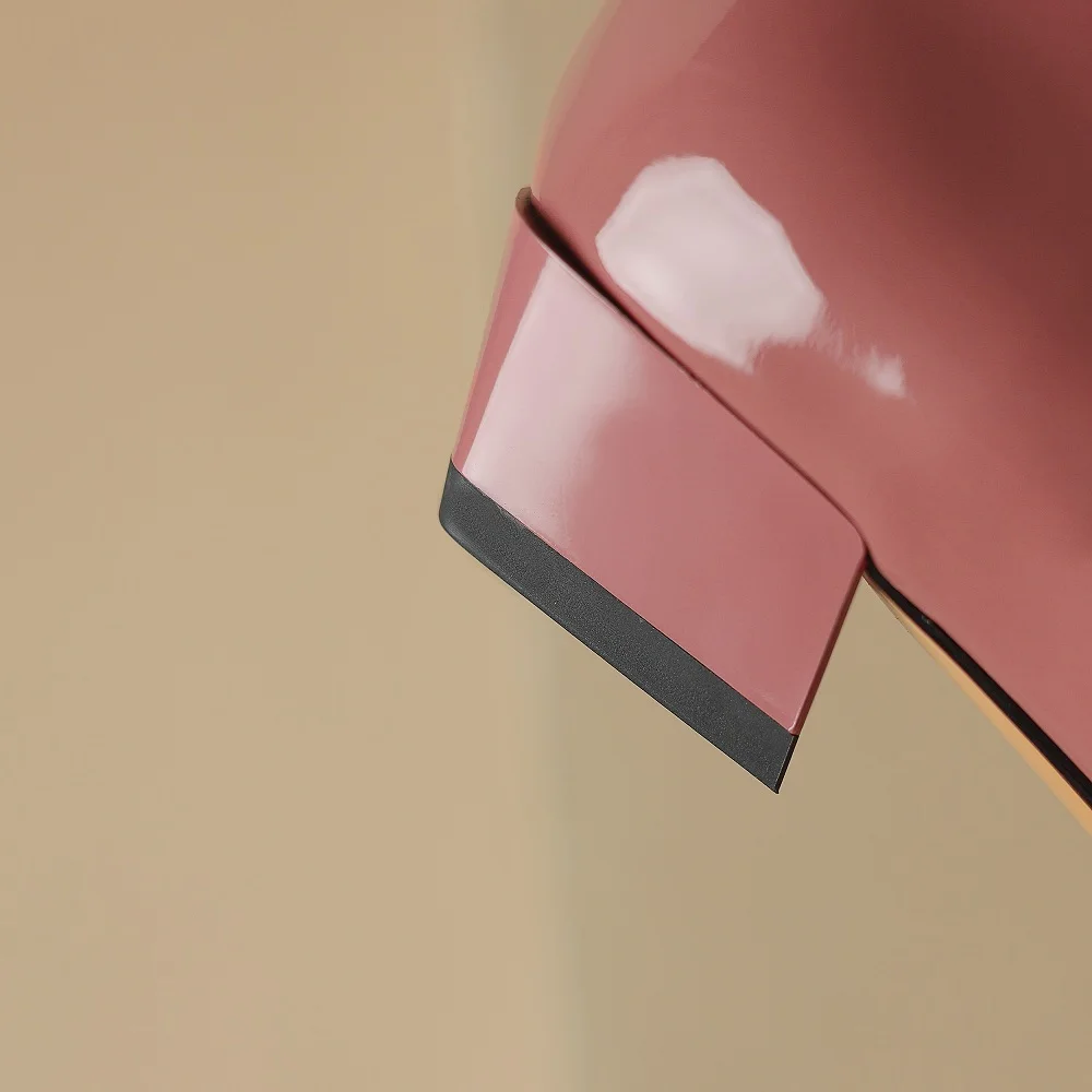 Женские туфли-лодочки из натуральной кожи с металлическим украшением