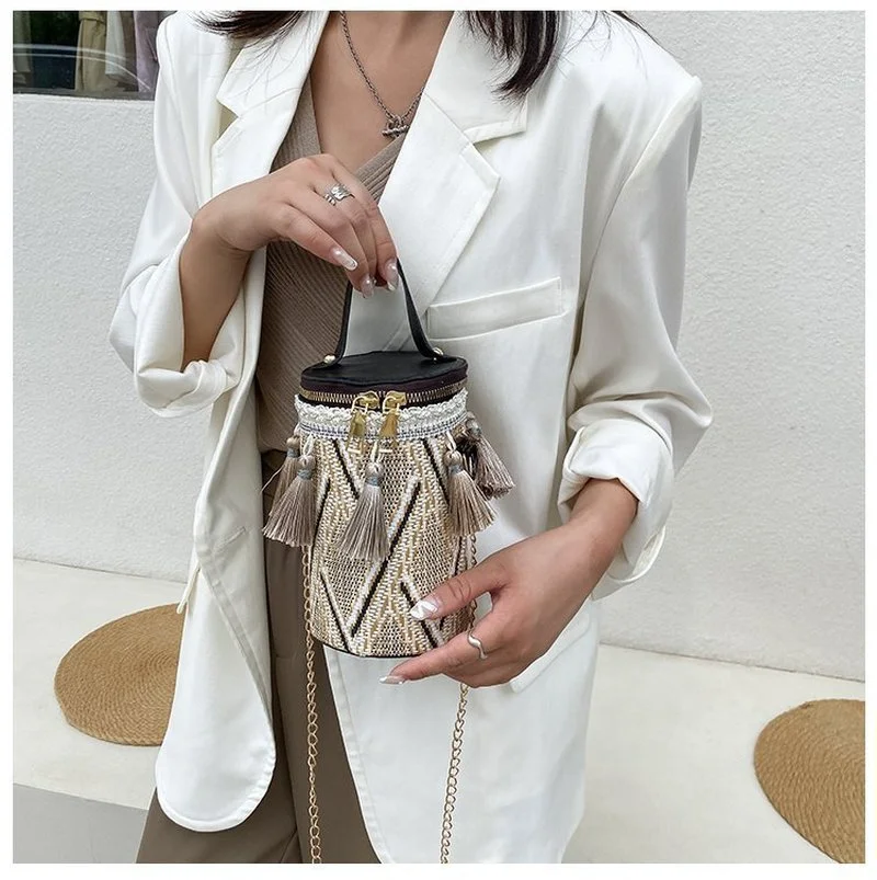 Женская плетеная сумочка с цепочкой маленькая соломенная сумка-мешок в