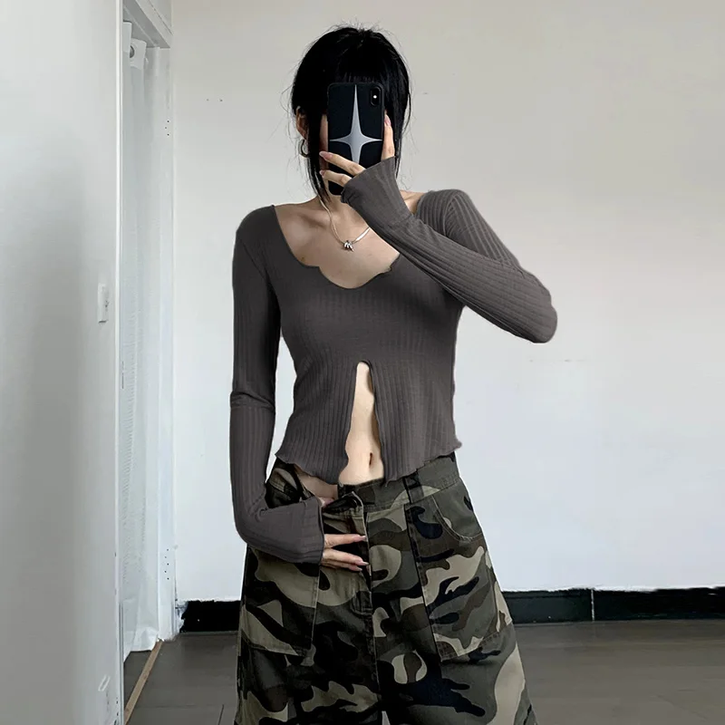 

Женская трикотажная рубашка с длинным рукавом и вырезами