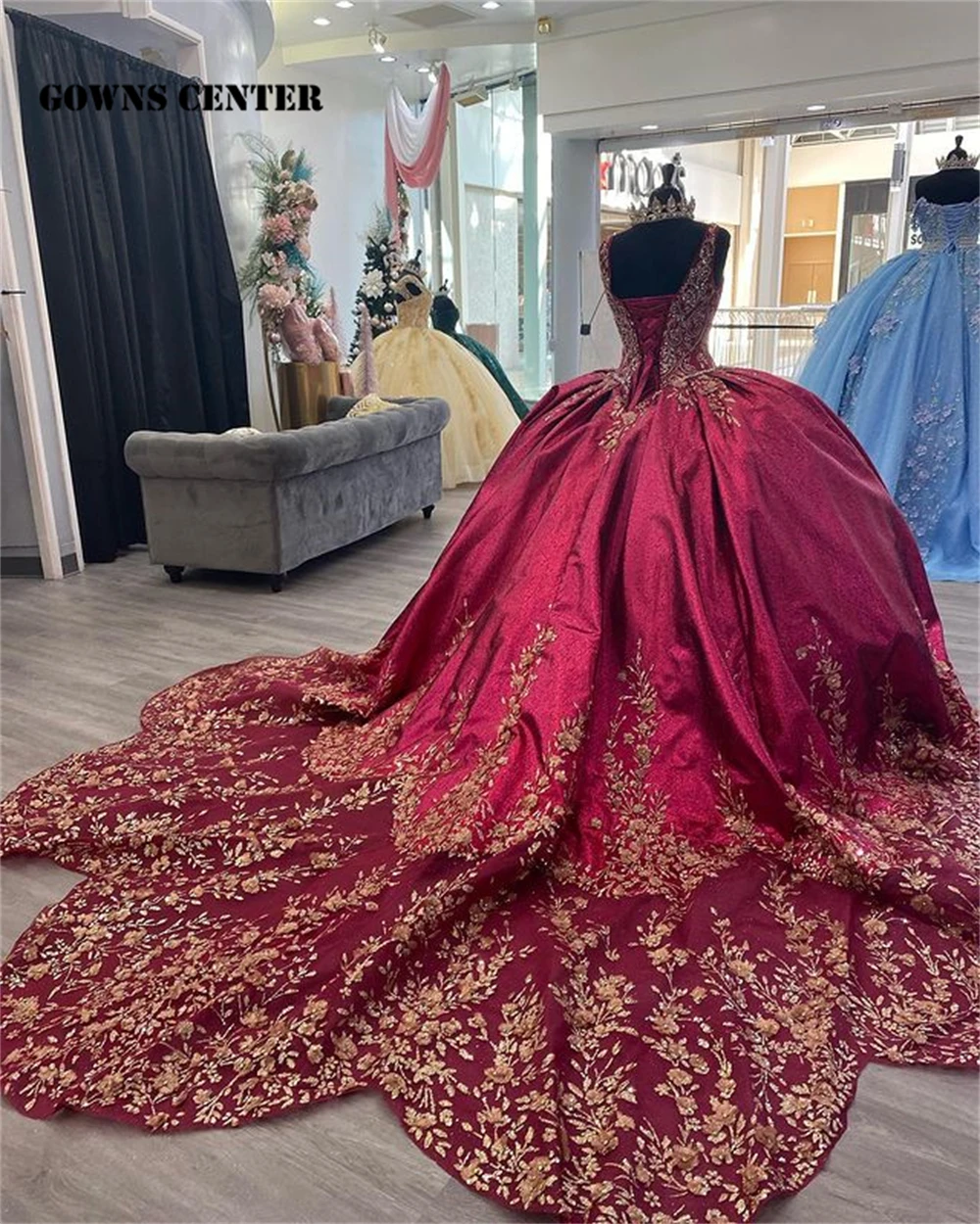 

Gold Appliques Burgundy Spaghetti Quinceanera Dresses Luxury Ball Gown Birthday Gown Lace-Up Sweet 16 Dresses Beaded vestidos