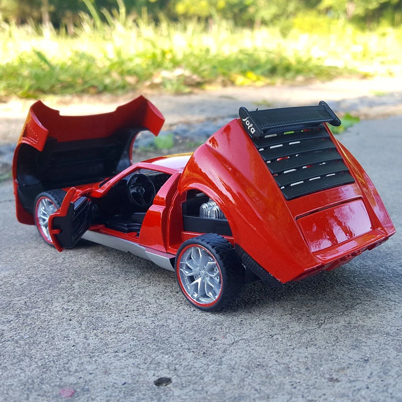 1:32 Модель автомобиля Miura из сплава Classic Car Diecasts Metal Toy Retro Sports Sound and Light Collection Simulation Kids Gift