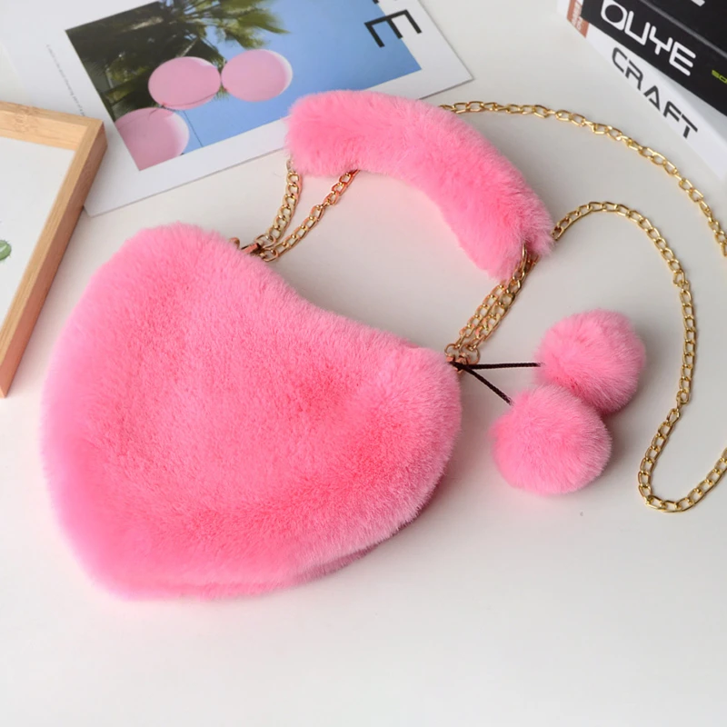 

Cute Plush Ladies Shoulder Bag Faux Fur Handbags Fashion Women Clutch Purse Love Handbags Heart Shaped Messenger Bag