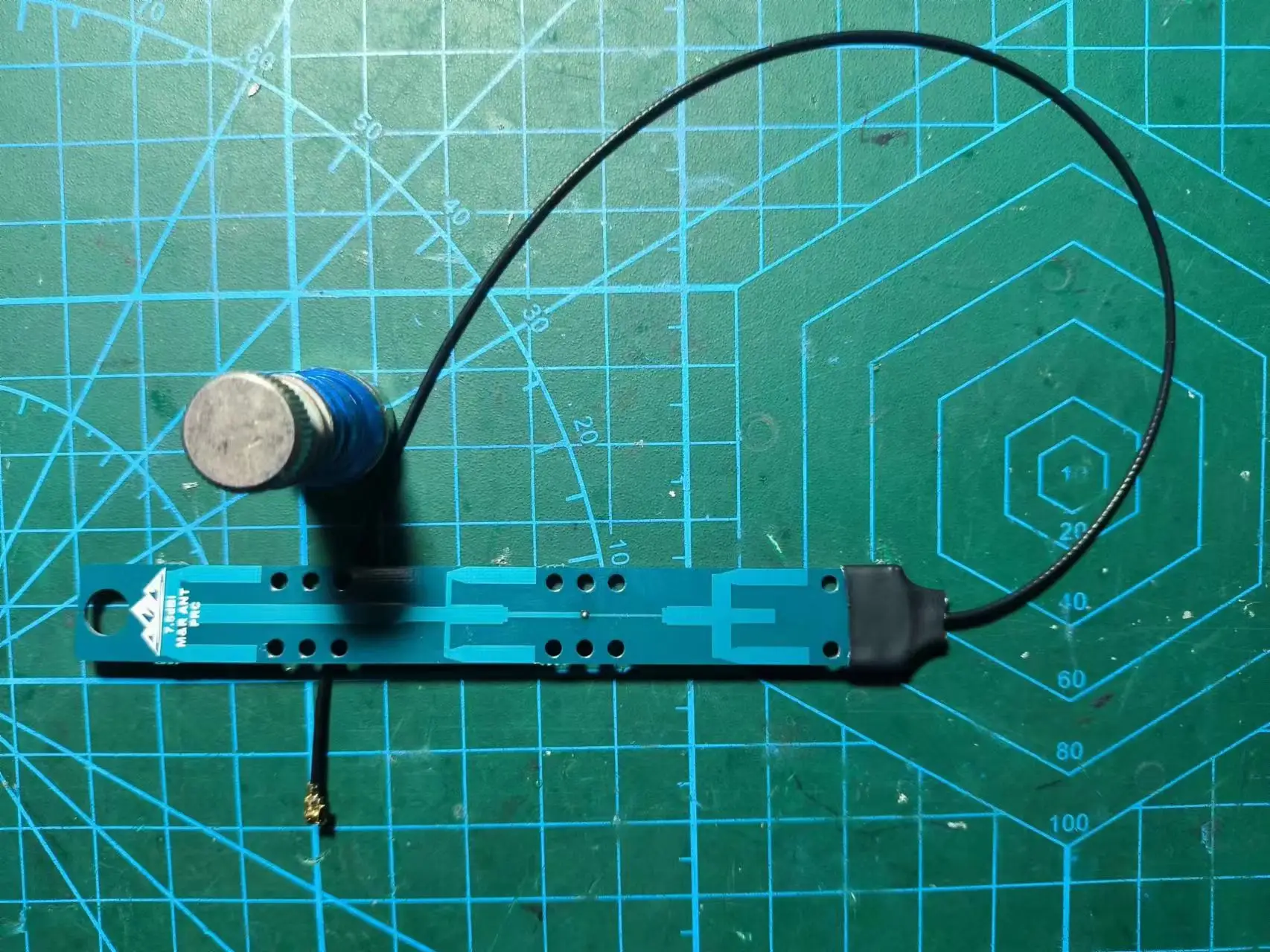 

5.8G 7.5dBi Line Polarized Omnidirectional Antenna