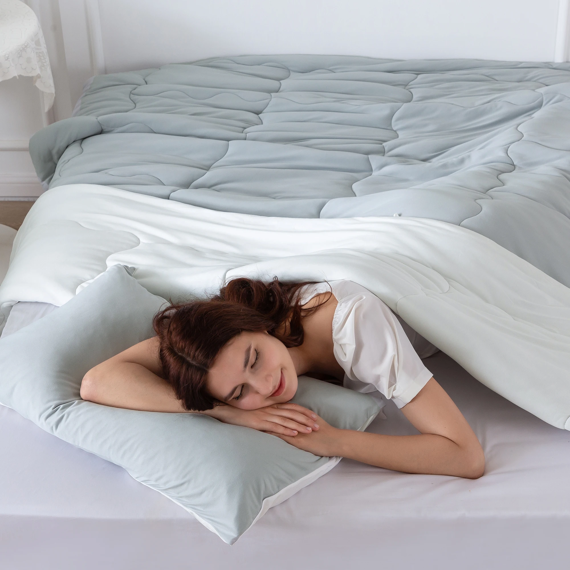 Одеяло двухместное серое и белое XL