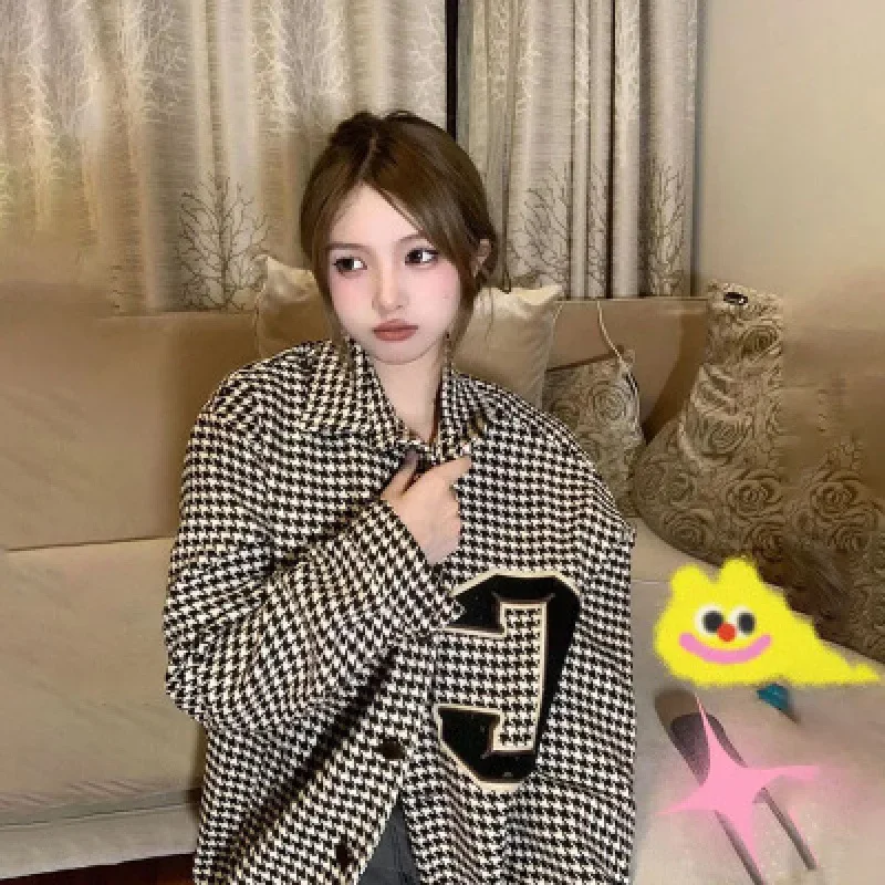 Винтажная нишевая куртка с вышивкой букв и лацканами женская новинка 2024