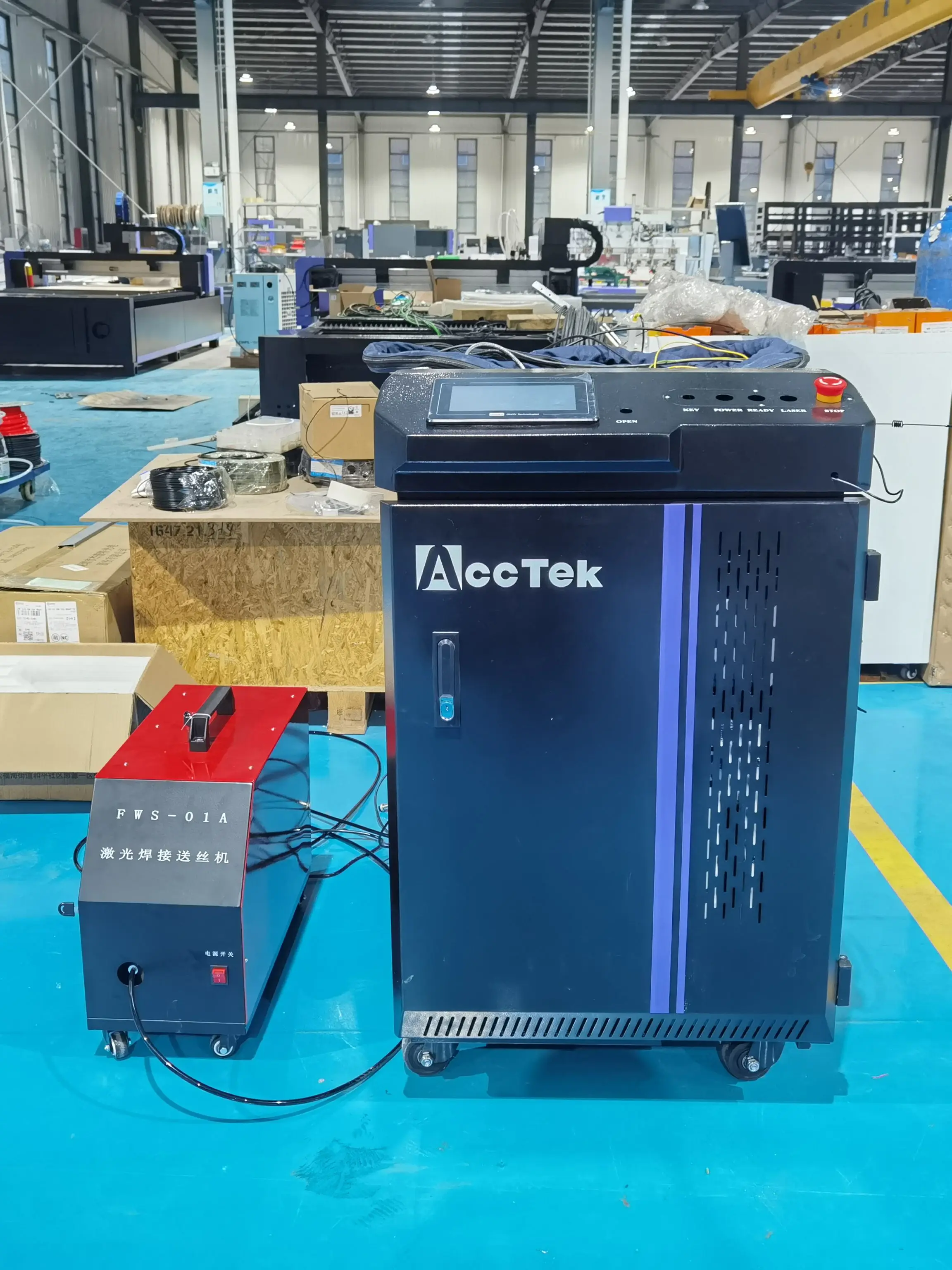 

Ручной многофункциональный волоконный лазер для очистки, сварки, резки