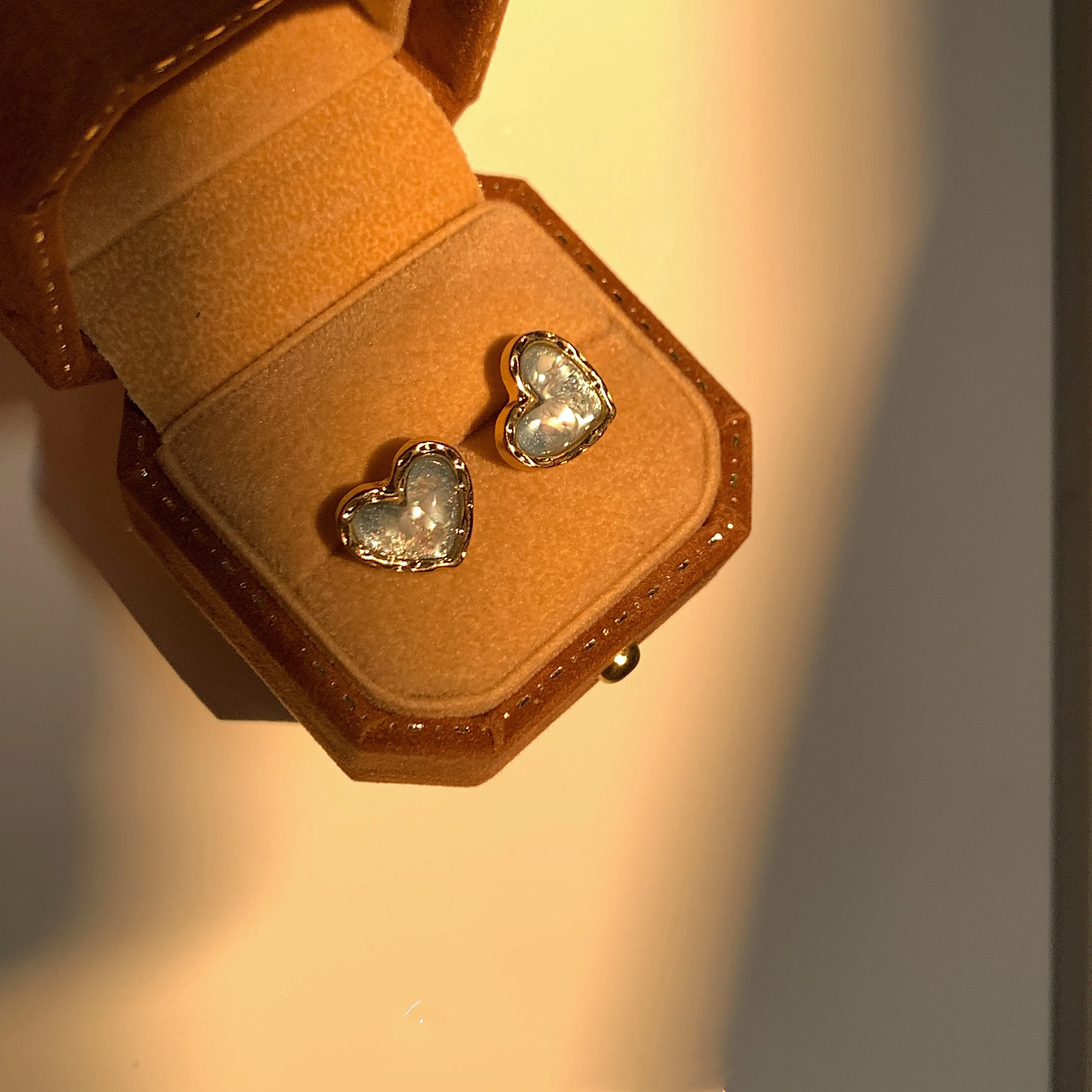 Retro exquisite shell fragments sparkling temperament gentle and elegant women's earrings birthday gift party gift