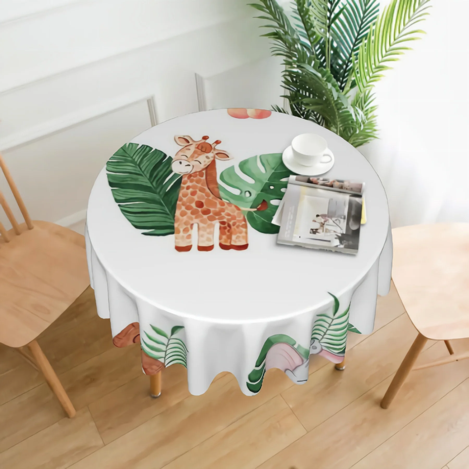 

Скатерть 60 дюймов с Тропическими Цветами и животными