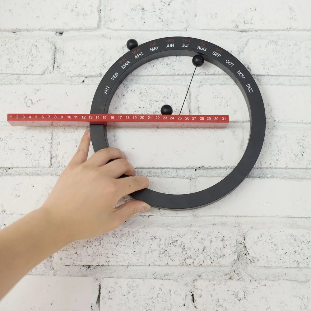 

Nordic Ins Magnetic Ball Clock Perpetual Wall Calendar Manual Novelty Home Decor European Style Living Room Bedroom Ornaments
