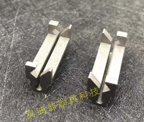 

1pair clamp fixture for Vertical key cut Machine locksmith tool