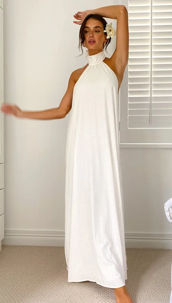 

In The Spring and Summer of 2022, The Best-selling New Women's Fashion Long Dress with Neck Hanging and Backless.