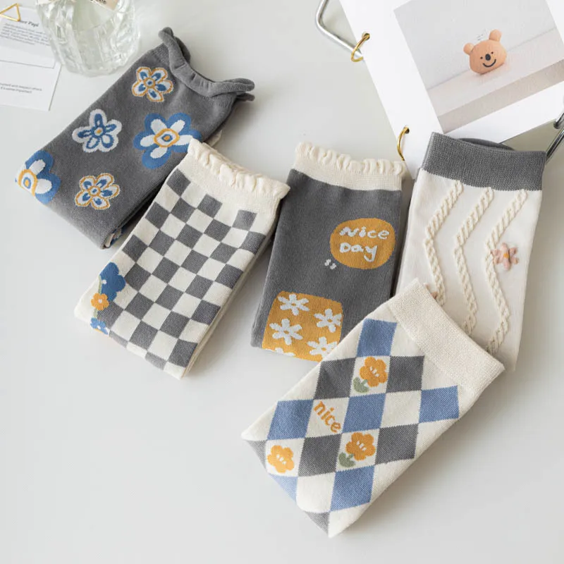 

Cute Flower Rhomboid Pattern Colorful Checkered Fashion and Simple Middle Tube Socks Autumn Fashion Women Socks Cute Socks