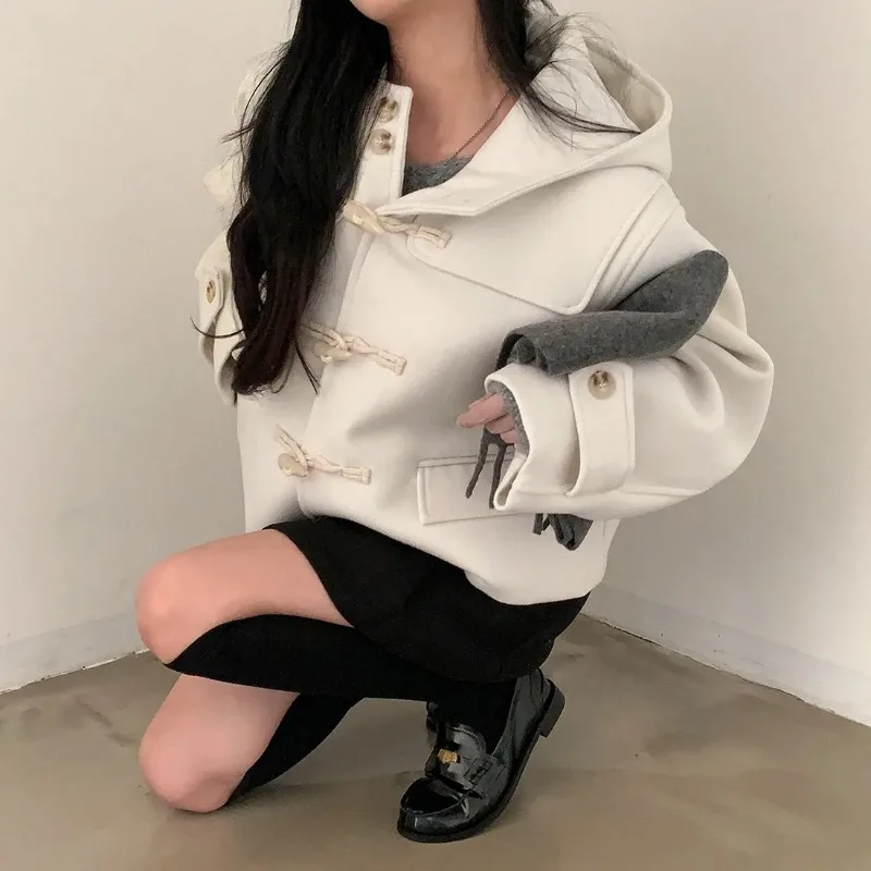 Куртка женская с длинным рукавом на пуговицах капюшоном