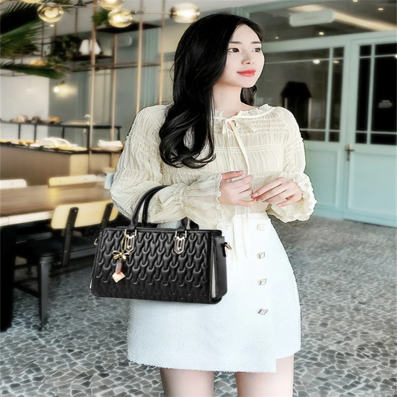 Fashion Luggage Women's Handbags Crossbody Simple NEW embossed PU shoulder with large capacity for leisure travelLadies Bolsos