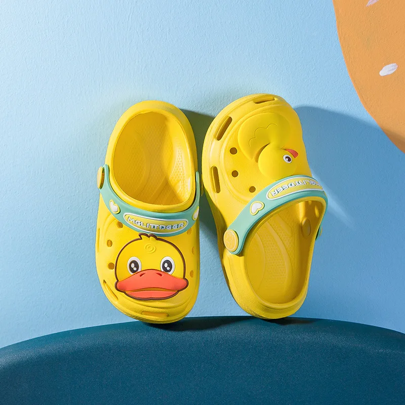 

Милые детские сандалии с мультипликационным рисунком, летняя новая Нескользящая пляжная обувь, милые трехмерные сандалии, универсальная Д...