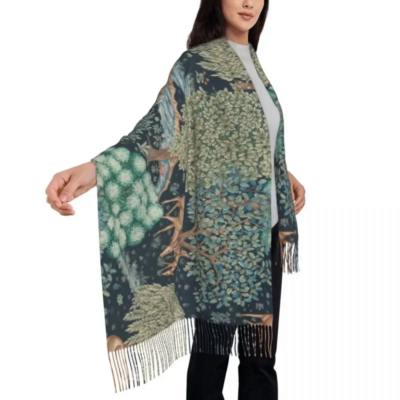 Рисунок 4 - Женская Длинная зимняя шаль с кисточками