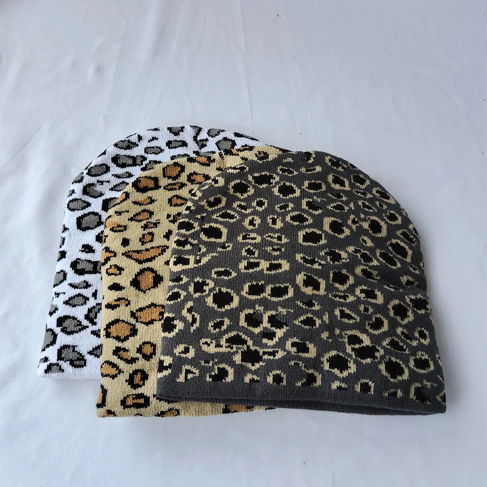 Шапка-бини унисекс с леопардовым принтом