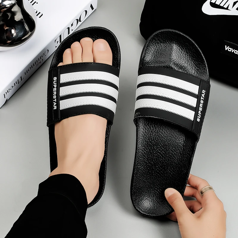 

2023 New Summer Flat Bottom Fashion Men's Sandals Casual Outdoor Anti Slip Versatile Comfortable Soft Sole Solid Slippers Men