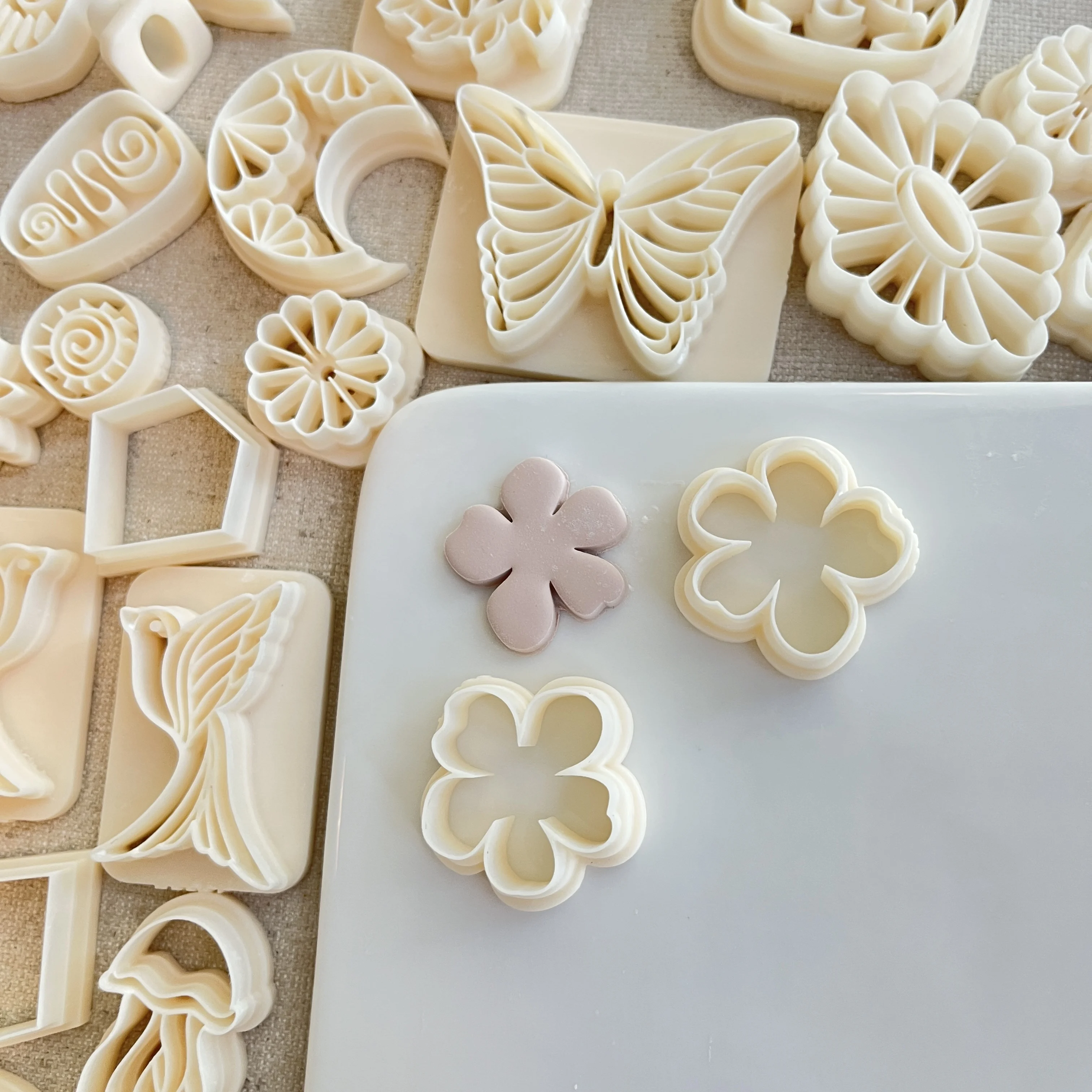 Формы из глины в виде тюльпана/маргаритки/клевера/цветов с высокой точностью для