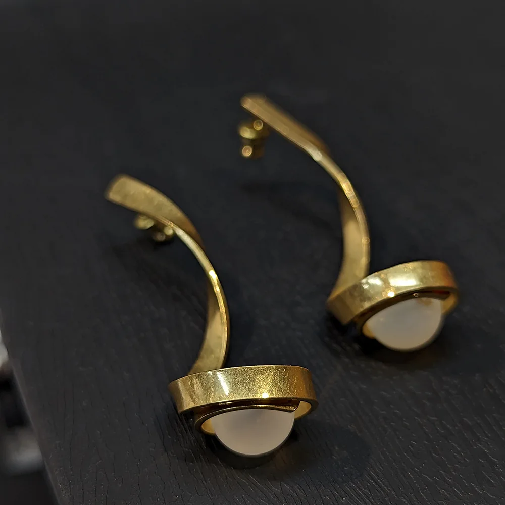 

Retro drop metal twisted spiral pendant earrings are stylish