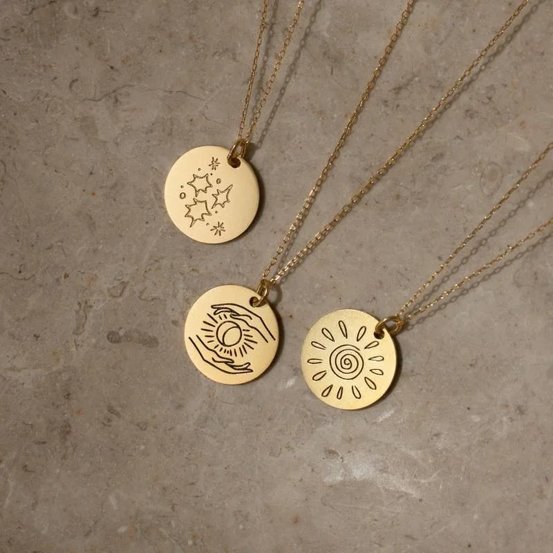 

Custom Round Pendant Necklace for Women Stainless Steel Personalized Carving Sun and Moon Choker Jewelry Best Friend Gift Collar