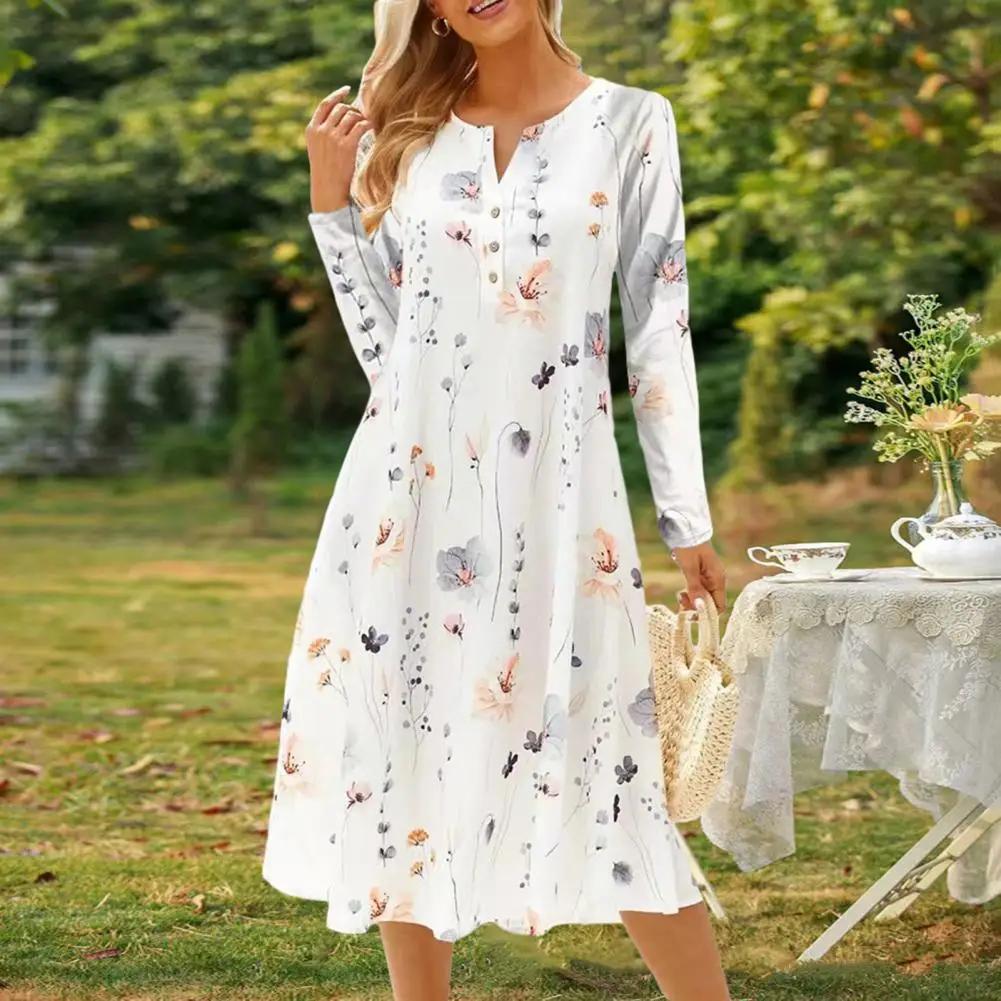 

Платье-миди с цветочным принтом, V-образным вырезом и пуговицами