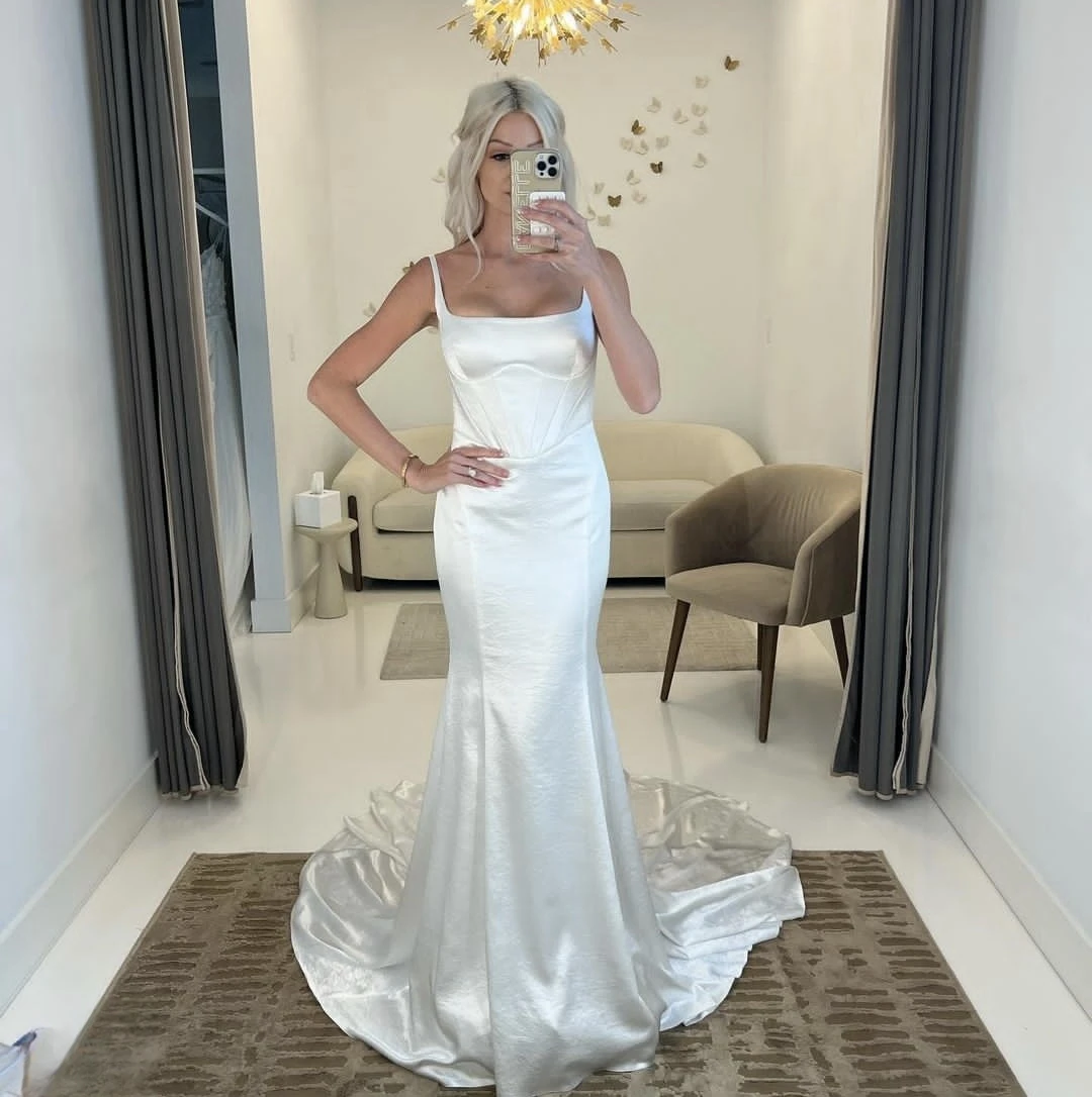 Женское атласное платье It's yiiya белое Элегантное без рукавов с квадратным