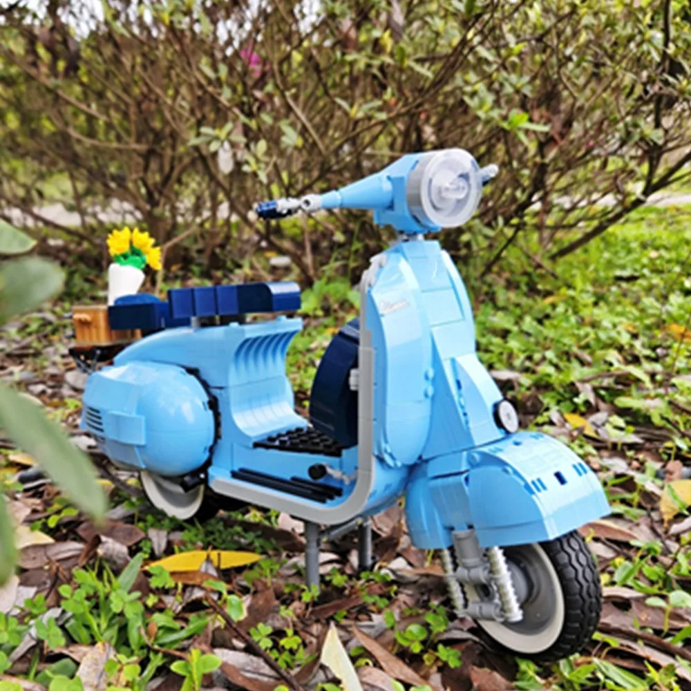 

Compatible 10298 Motorcycle Roman Holiday Vespas Famous Motorbike City Building Blocks Bricks Model Toy Kid Gift