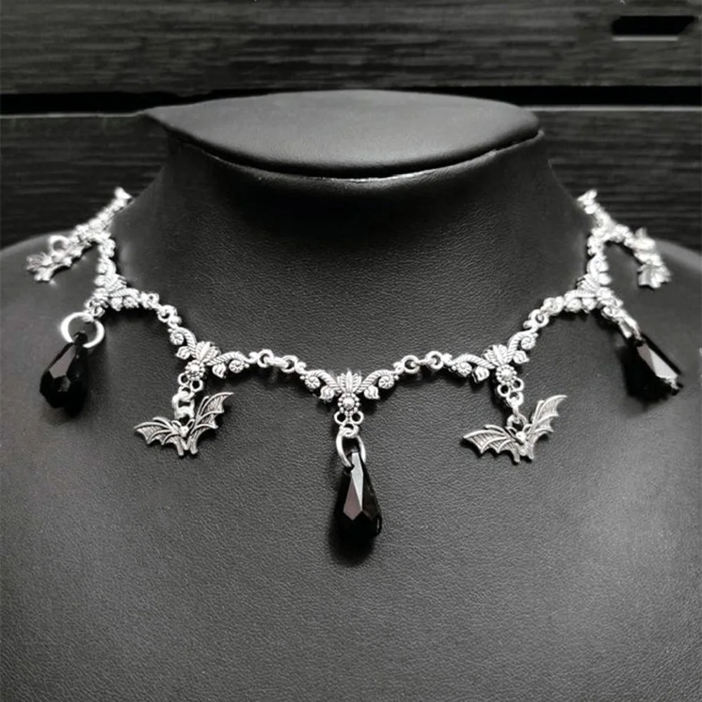 

Gothic Bat Necklace For Women Victorian Era Creative Punk Black Crystal Pendants Clavicle Chain Necklace Jewelry