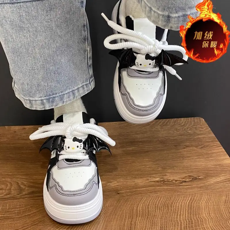 Черные женские зимние туфли Hello Kitty с крыльями летучей мыши универсальные