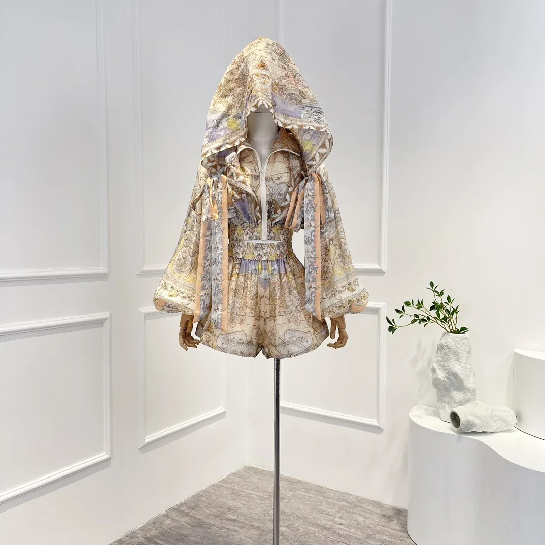 

Женский топ с рукавом-фонариком, воротником-стойкой и шортами