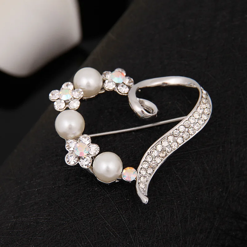 

Heart-Shaped Brooch For Women Crystal Rhinestone Brooch Pin Accessories Girl Dress Clothes Bag Buckle Pins Brooches