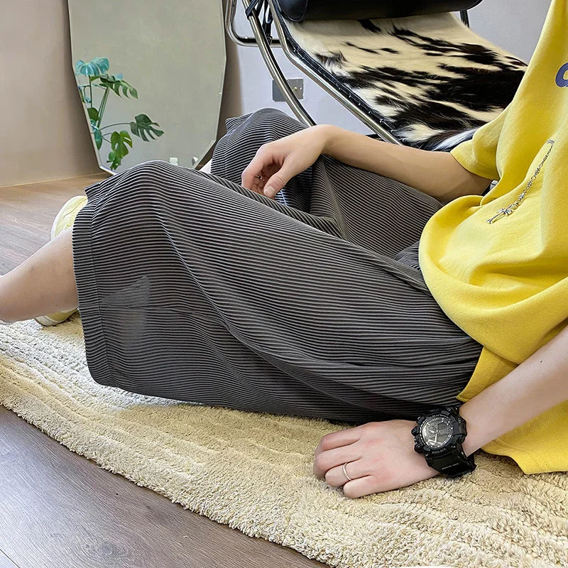 

Mens Silk Loose M-5XL Shorts 4-color Shorts Summer Shorts Men Casual Large Korean Size Pleated Fashion Men Ice Beach Straight