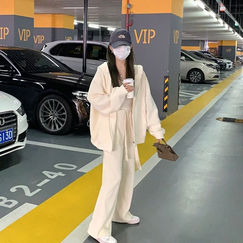 Рисунок 5 - Серый кардиган большого размера