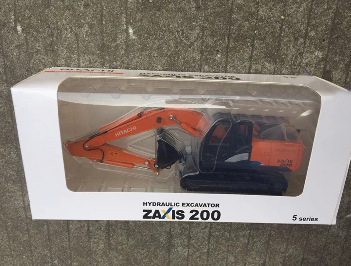 Модель HITACHI в масштабе 1:40