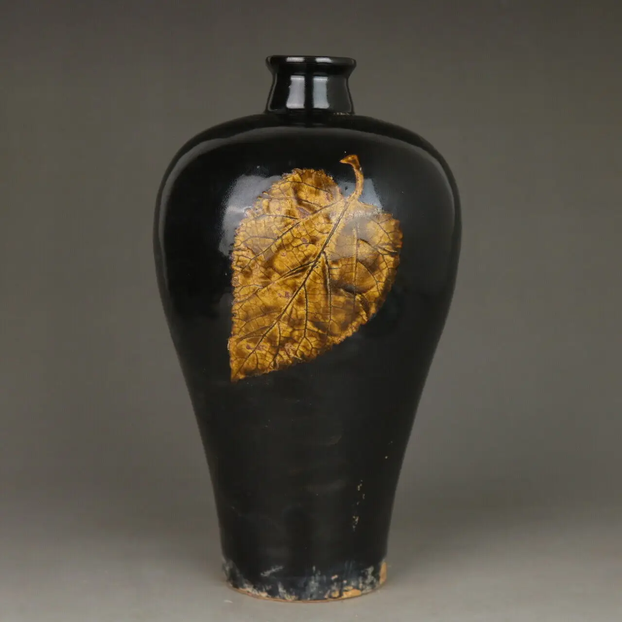 Китайская песня печь Jizhou фарфоровая ваза с черной глазурью и золотыми листьями 10