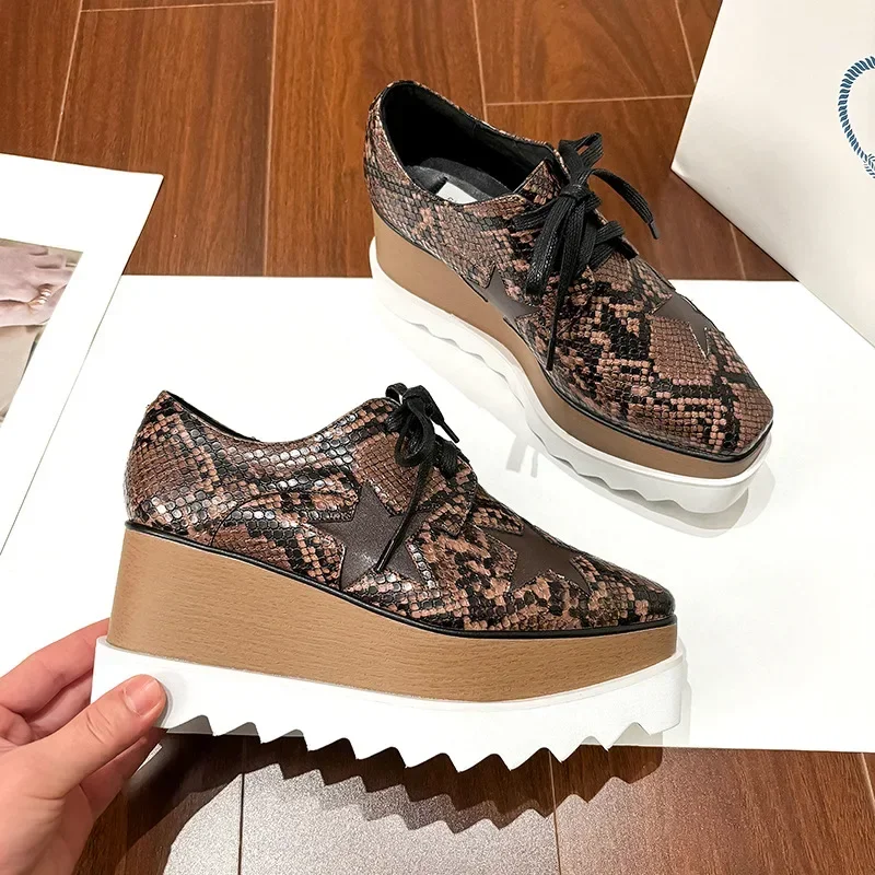 Туфли на высоком каблуке Lady On A Wedge Резиновые туфли из искусственной кожи с