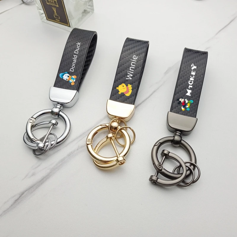 

Брелок для ключей из углеродного волокна с изображением Микки Мауса и Винни