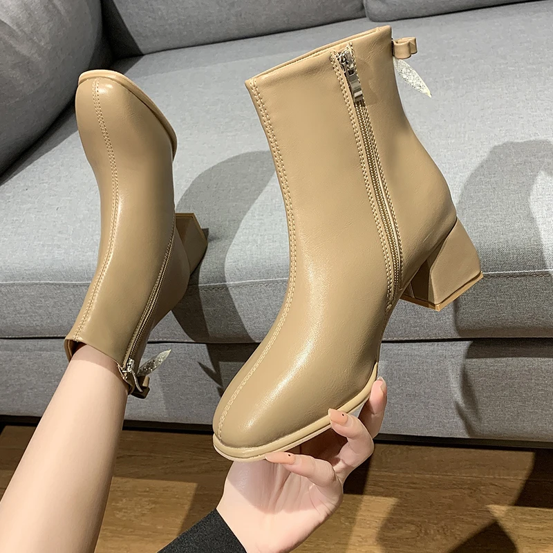 

Женские ботильоны на квадратном каблуке, белые или бежевые кожаные короткие ботинки челси, обувь в западном стиле для зимы, 2023