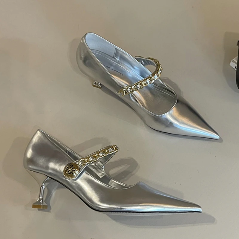 

Женские туфли-лодочки на тонком высоком каблуке, Новинка лета 2023, модные сандалии с металлической цепочкой, обувь с острым носком, роскошные...