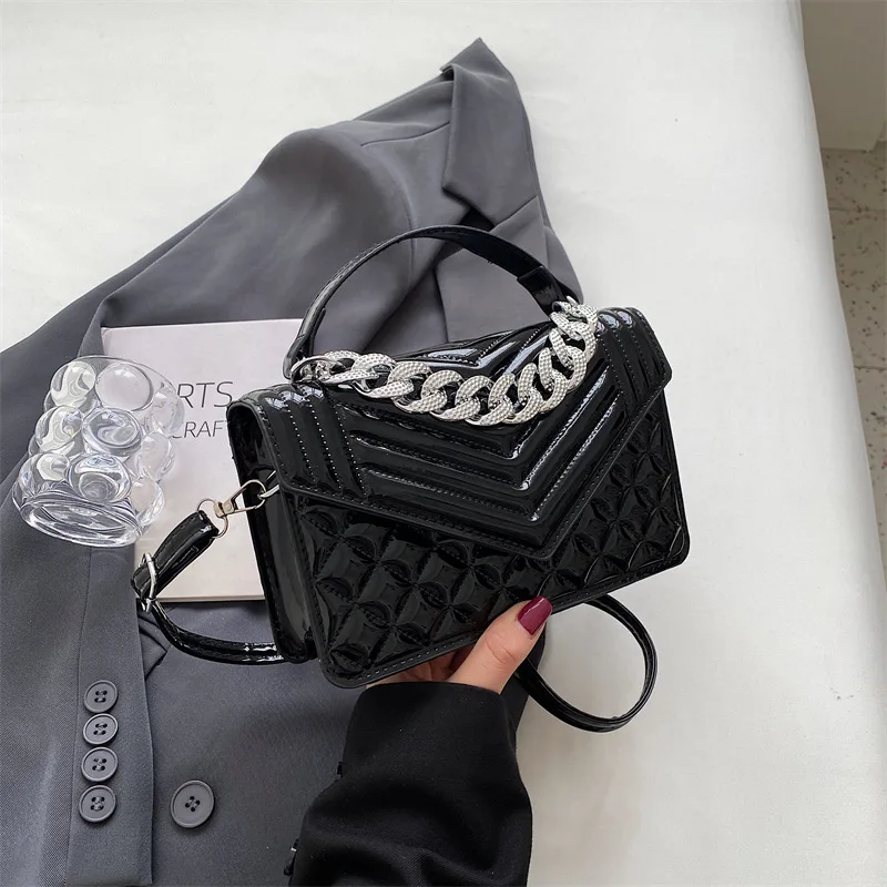 Pearl Patent Leather Women's Diamond Embroidery Thread Portable Small Square 2023 New Versatile Chain Shoulder Messenger Bag