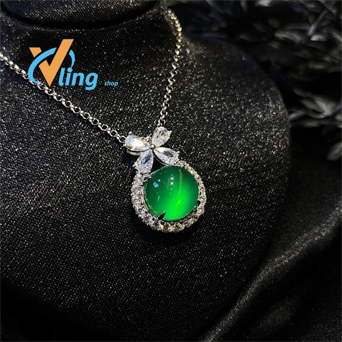

JewelryIced Jade Chalcedony Pendant Women's Jade Necklace Blessing Bag Crystal Inlaid Green Agate Exquisite Fashion Gift Charm