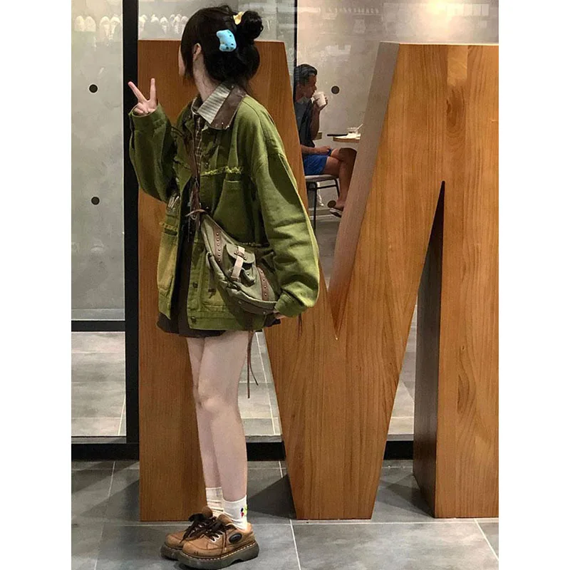 Женская джинсовая куртка с вышивкой