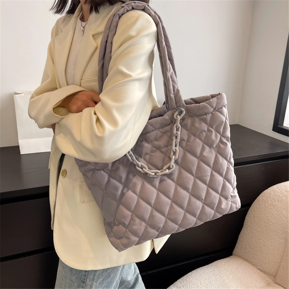 

Large Capacity Women's Padded Top-handle Bags Fashion Chain Shoulder Bags for Women 2023 New Female Shopper Bag Luxury Handbags