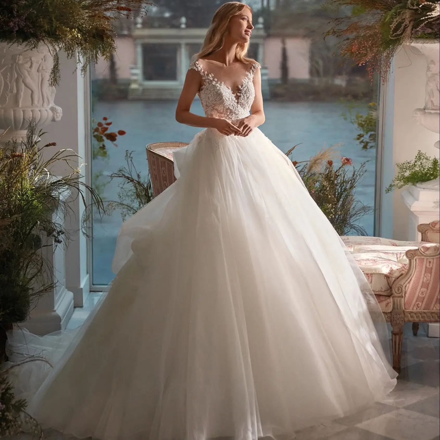 

Princess Wedding Dress iIllusion O-Neck Lace Appliqued Sparkly Sequins Backlesss Bridal Gown Tiered Ruffles Vestidos De Novia