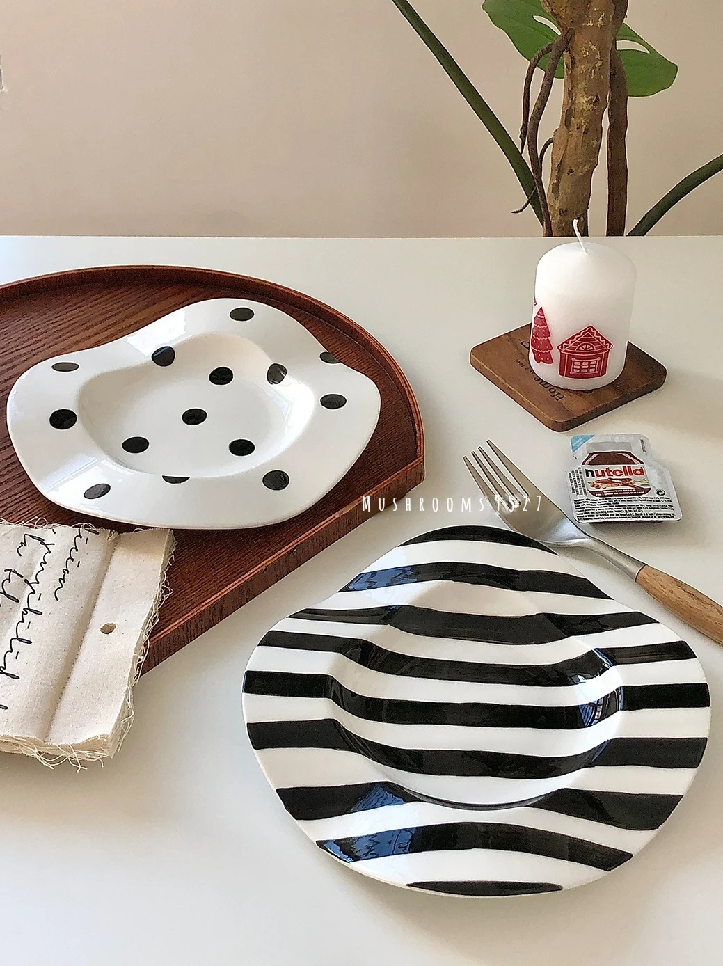 

Mushrooms 9527 Minimalist Black and White Wave Breakfast Plate Polka Dot Stripes Irregular Underglaze Ceramic Dessert Plate