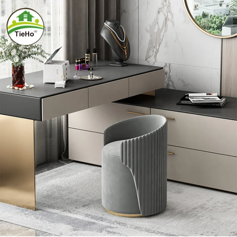 

Роскошный бархатный стул с подушкой в скандинавском стиле